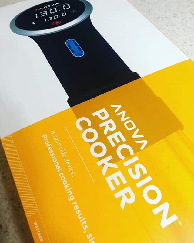 #생일선물 감사합니다!!!! 🙇🏻 #anovaprecisioncooker #무지젓가락 #무지젓가락받침대 #freshsugarliptreatment #그리고저건뭐냐 #이번주말은무조건스테이크